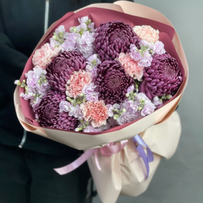 Букет "Софи" из хризантем Бигоуди, диантусов и ароматных маттиол в Егорьевске