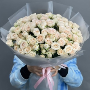 Букет из 35 кремовых кустовых роз (50 см) в Егорьевске