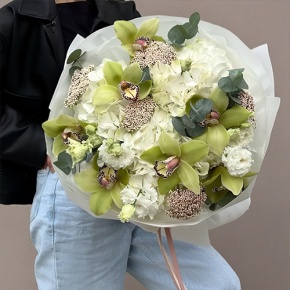 Букет "Эдем" из гортензии, орхидей, эустом, эвкалипта и озатамнуса в Егорьевске