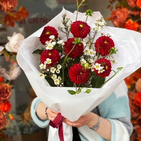 Букет "Марс" из георгин и хамелациума в Егорьевске