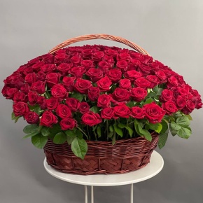 Композиция в корзине из 151 красной розы в Егорьевске