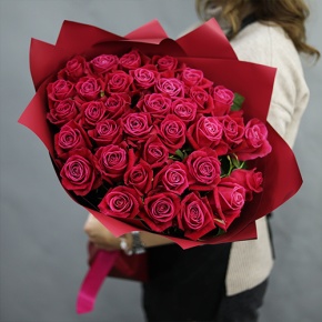 Букет из 35 малиновых роз Шангрила (50 см) в Егорьевске