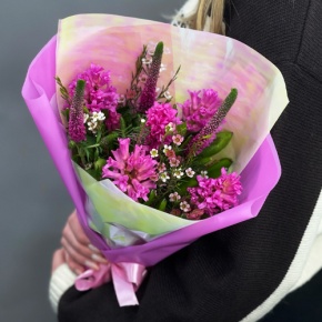 Букет "Вспышка" из гиацинтов, хамелациума и вероники в Егорьевске