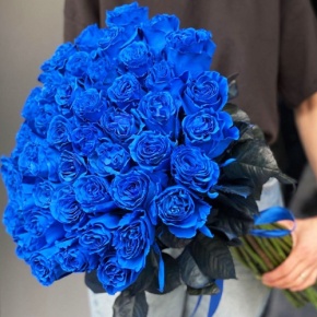 Букет из 51 синей розы Эквадор под ленту (70 см) в Егорьевске