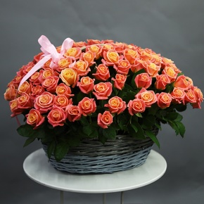 Композиция в корзине из 101 розы Мисс Пигги (50 см) в Егорьевске