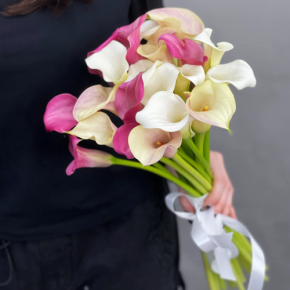 Букет из 21 каллы микс в Егорьевске