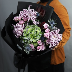 Букет "Бессоница" из хризантем Виена, сафари, кустовых роз, Голландской гортензии и эрингиума в Егорьевске