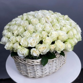 101 белая роза в корзине (40 см) в Егорьевске