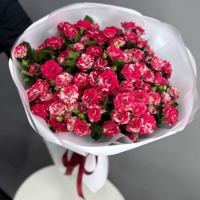 Букет из 13 кустовых роз Фаерворкс (60 см) в Егорьевске