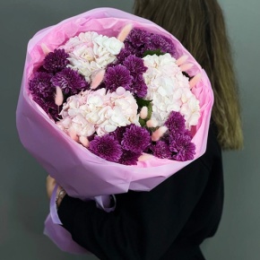 Букет "Фиалка" из гортензий и хризантем в Егорьевске