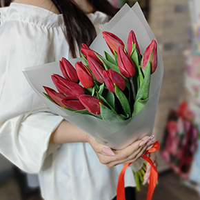 Букет из 15 красных тюльпанов в Егорьевске