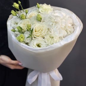 Букет "Нега" из Голландской гортензии, роз и эустом в Егорьевске