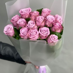 Монобукет из 15 малиновых роз Меритим (50 см) в Егорьевске