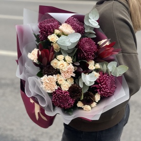 Букет "В каждом мгновении" из хризантем Бигоуди, кустовых роз, сафари, гербер Экзотик и диантусов в Егорьевске