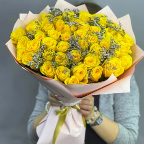 Букет из 51 лимонной розы с лимониумом в Егорьевске