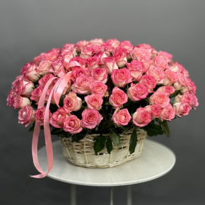 Композиция в корзине из 101 розы Джумилия в Егорьевске