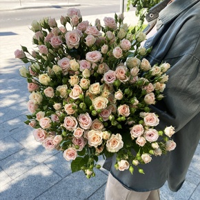 Букет из 31 кустовой розы микс (70 см) в Егорьевске