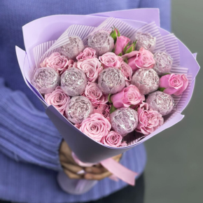 Букет из шоколадных пионов и кустовых роз в Егорьевске