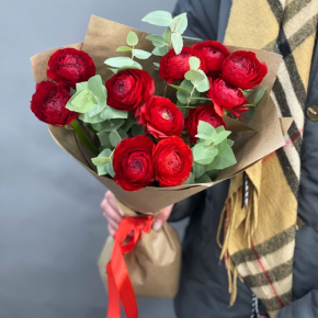 Букет из 11 ранункулюсов и эвкалипта в Егорьевске