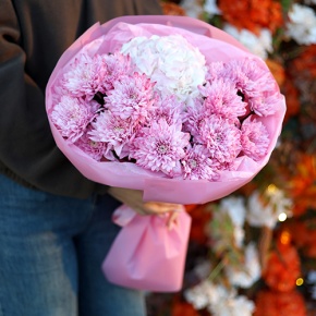 Букет "Гёрлз" из хризантем и гортензии в Егорьевске