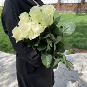 Букет из 9 белых роз (70 см) в Егорьевске