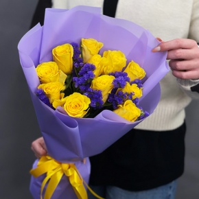 Букет "Лейкерс" из лимонных роз и статицы в Егорьевске