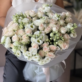 Букет "Пассаж" из эустом и кустовых роз в Егорьевске