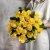 Букет из 25 лимонных роз с рускусом (40 см) в Егорьевске Букет из 25 лимонных роз с рускусом (40 см) в Егорьевске
