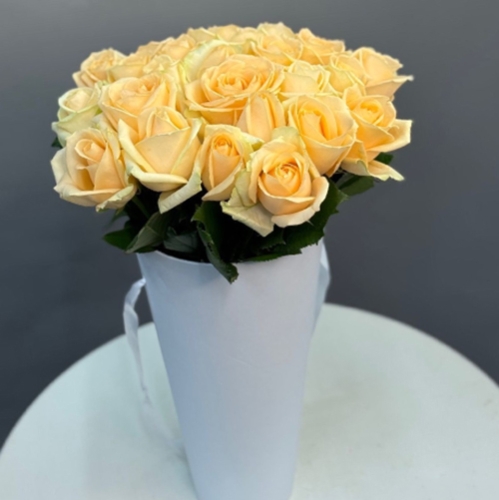 25 кремовых роз в конусе в Егорьевске