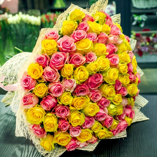 Букет из 101 розовой и лимонной розы (50 см) в Егорьевске
