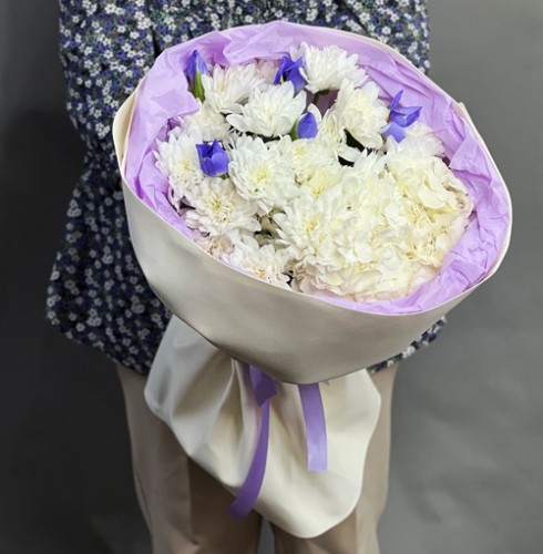Букет "Грация" из ирисов, гортензии и кустовых хризантем в Егорьевске