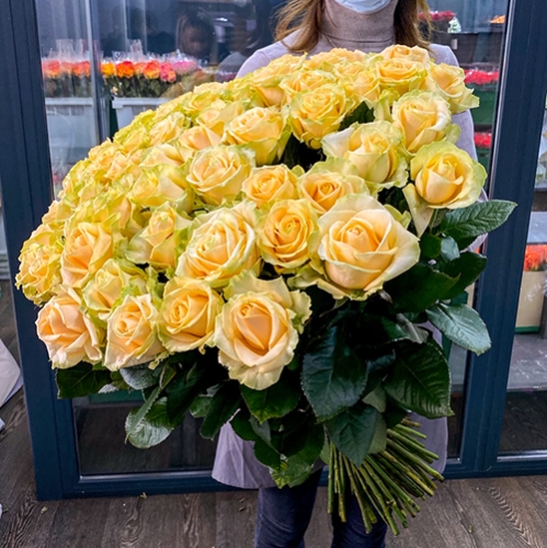 75 роз Аваланж (70 см) в Егорьевске