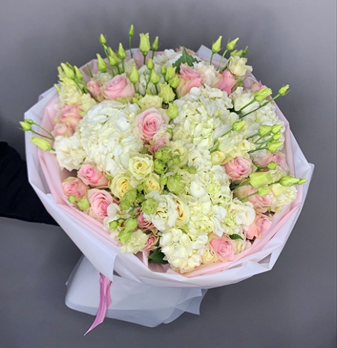 Букет "София" из гортензий, эустом и роз в Егорьевске