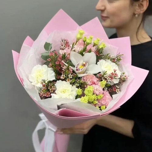 Букет с королевской орхидеей, диантусами, эустомой и шамелациумом в Егорьевске